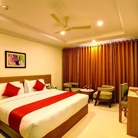 Hotel Floral Park Коттаям Екстер'єр фото