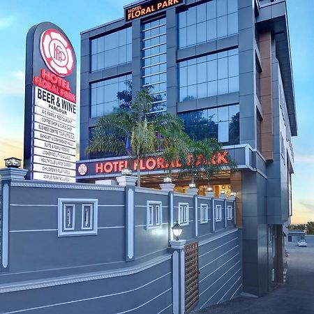 Hotel Floral Park Коттаям Екстер'єр фото