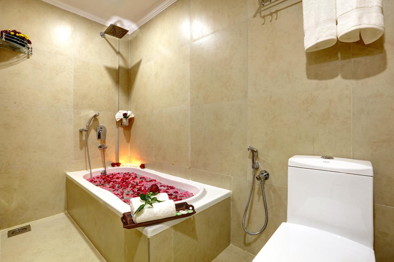 Hotel Floral Park Коттаям Екстер'єр фото