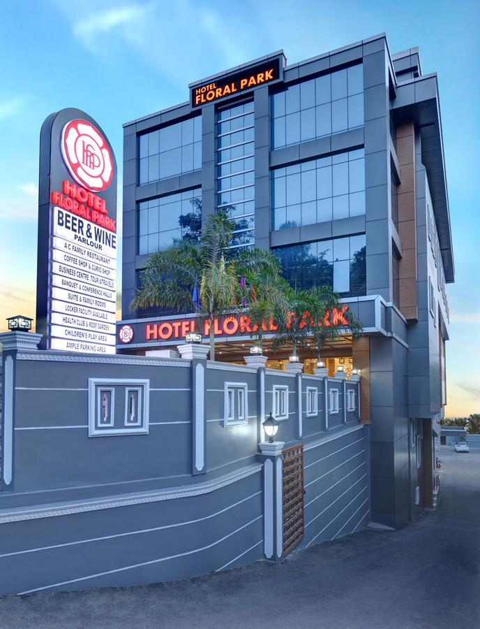 Hotel Floral Park Коттаям Екстер'єр фото